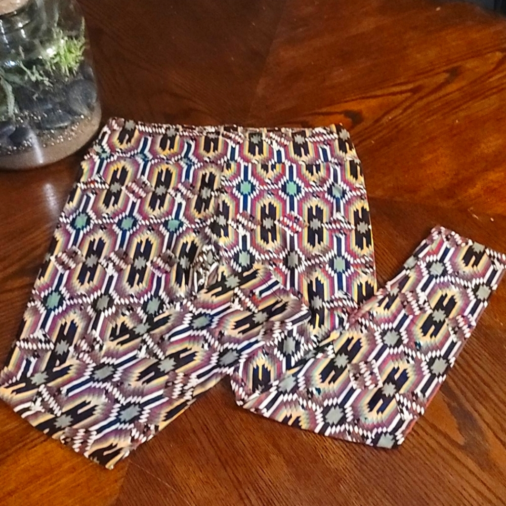 LuLaRoe leggings TALL & CURVY (12-18)-Geometric Design